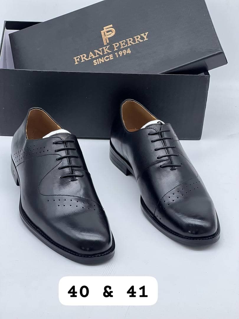 Black laced oxford shoe