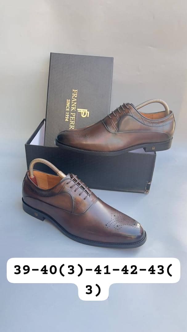 Plaintop oxford shoe with designed facing