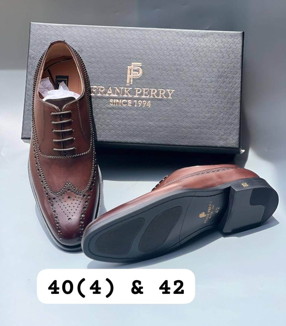 Brogue wingtip oxford shoe