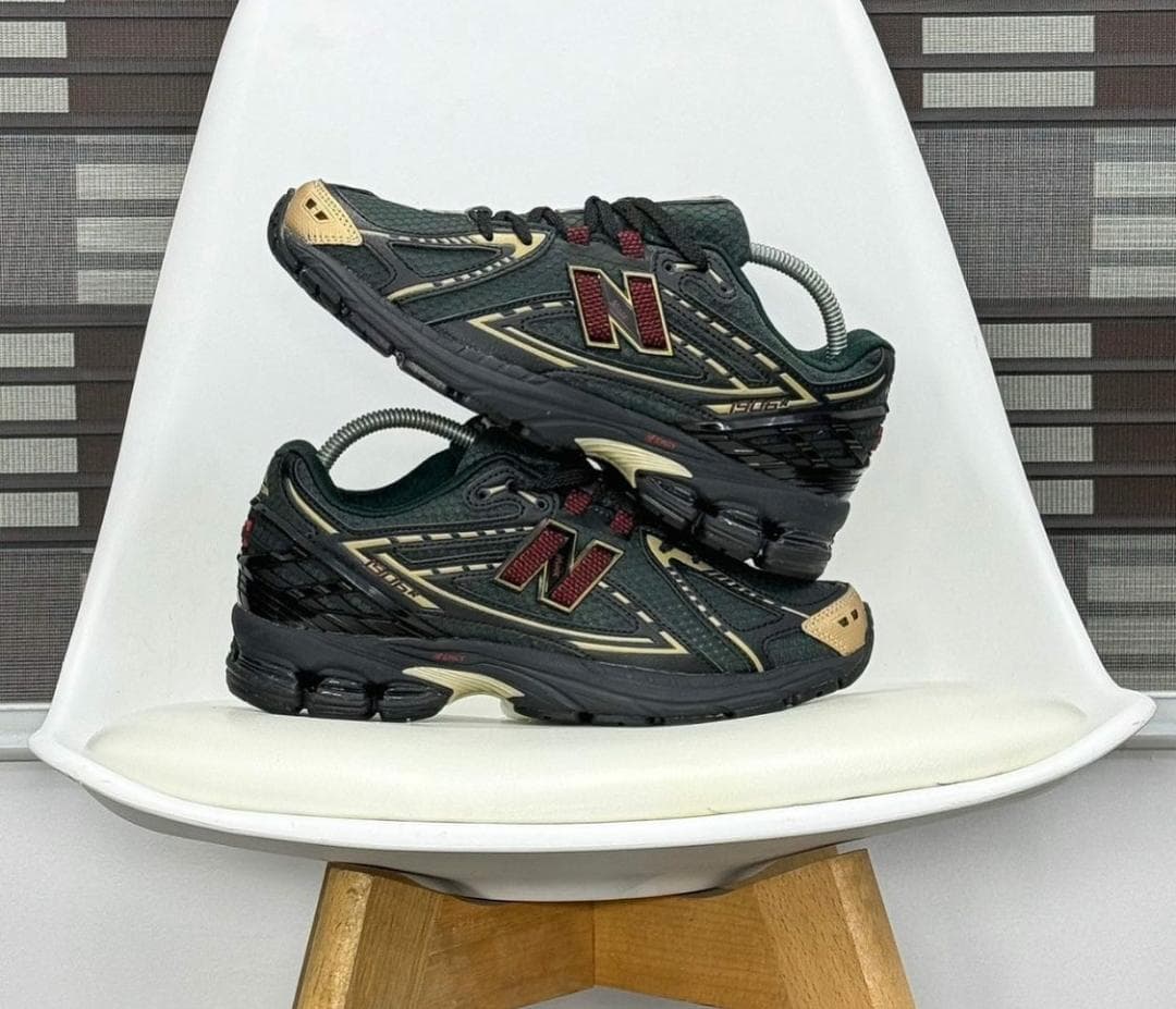 Black Gold Design New Balance sneakers